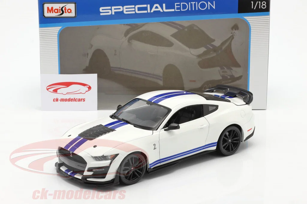 Mustang Shelby GT500 year white with blue stripes