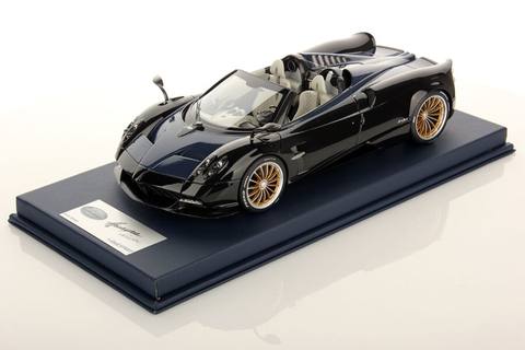 Huayra Roadster