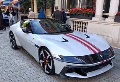 12Cilindri Coupe Bianco Onda Marina with stripe