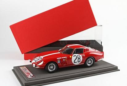 275 GTB 24H Le Mans with display case