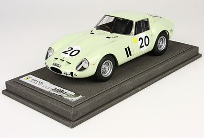 250 GTO 24H Le Mans with display case