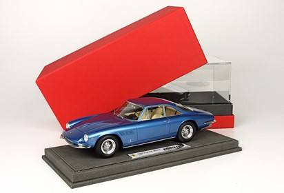 500 Superfast Geneve Auto Show