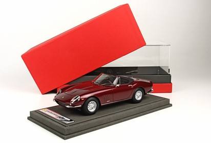 275 GTS/4 Spider NART with display case