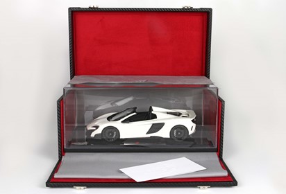 675LT Spider pearl special packaging