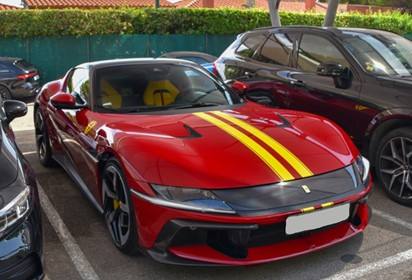 12Cilindri Coupe Rosso Corsa with stripes