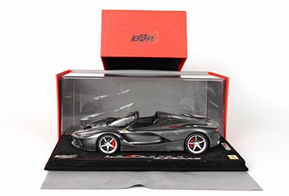 LaFerrari Aperta iron met