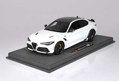 Giulia GTA Bianco Trofeo brakes black seat belts