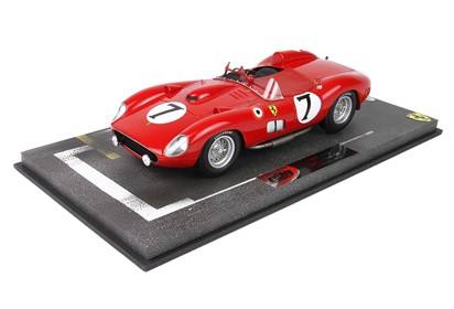 315S 335S Le mans car n 7 Scuderia driver Mike Hawthorn Luigi Musso