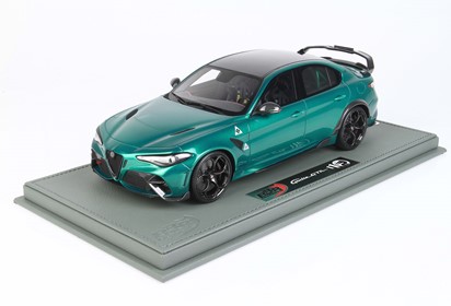 Giulia GTAM Verde Montreal seat belts brakes