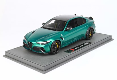 Giulia GTA Verde Montreal yellow brakes seat belts