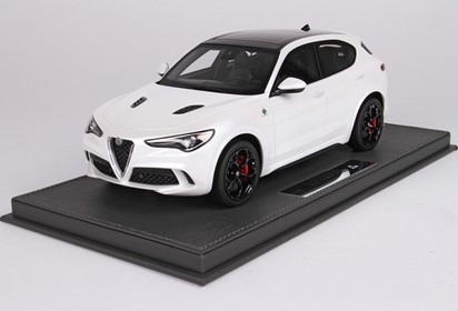 Stelvio Quadrifoglio metallic pearl