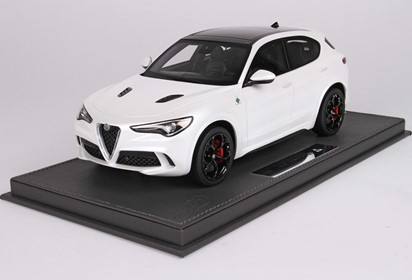 Stelvio Quadrifoglio metallic pearl