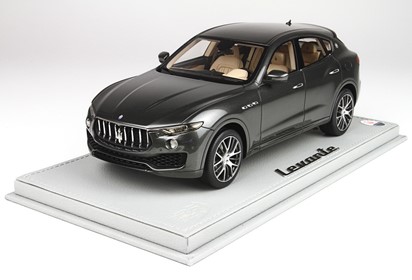 Levante with display case Oxide