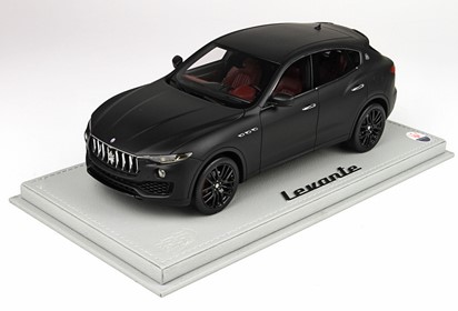 Levante with display case