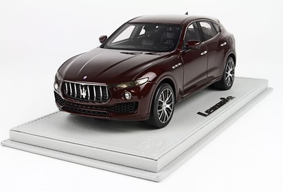 Levante with display case Copper color