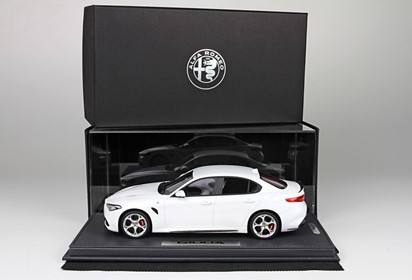 Alfa Romeo Giulia Quadrifoglio Verde Trofeo with display case