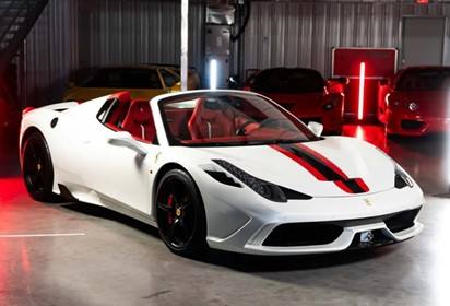 Ferrari 458 Speciale A spider Bianco Italia with black/ stripe