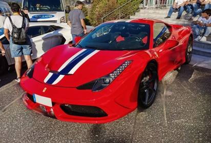458 Speciale Rosso Corsa with and white stripe