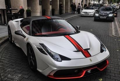 Ferrari 458 Speciale Bianco Italia Matt with stripe