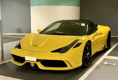 458 Speciale Giallo Modena with roof