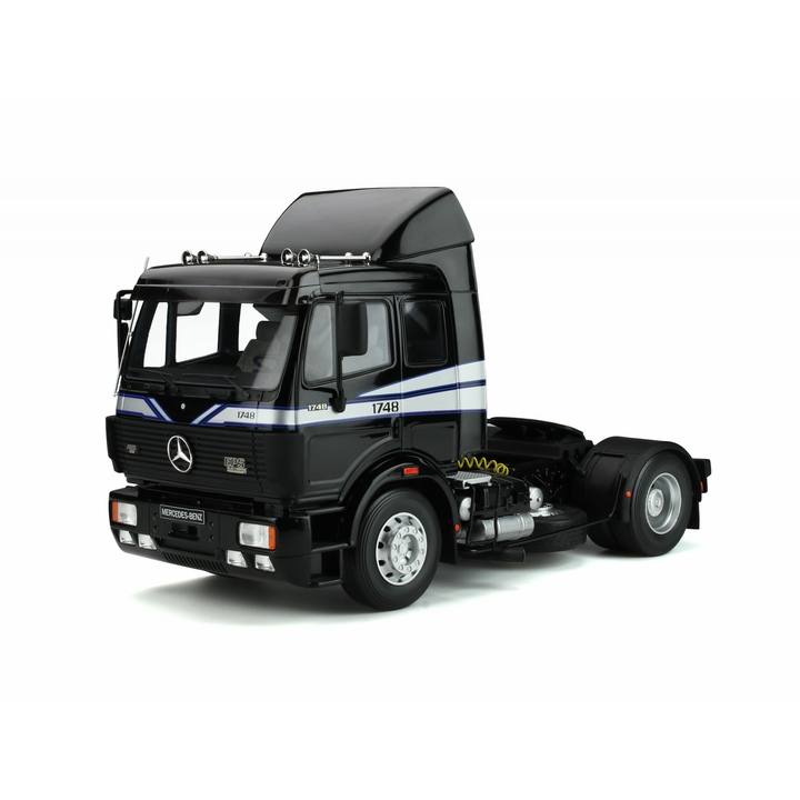 Mercedes-Benz SK 1748 Schwarz