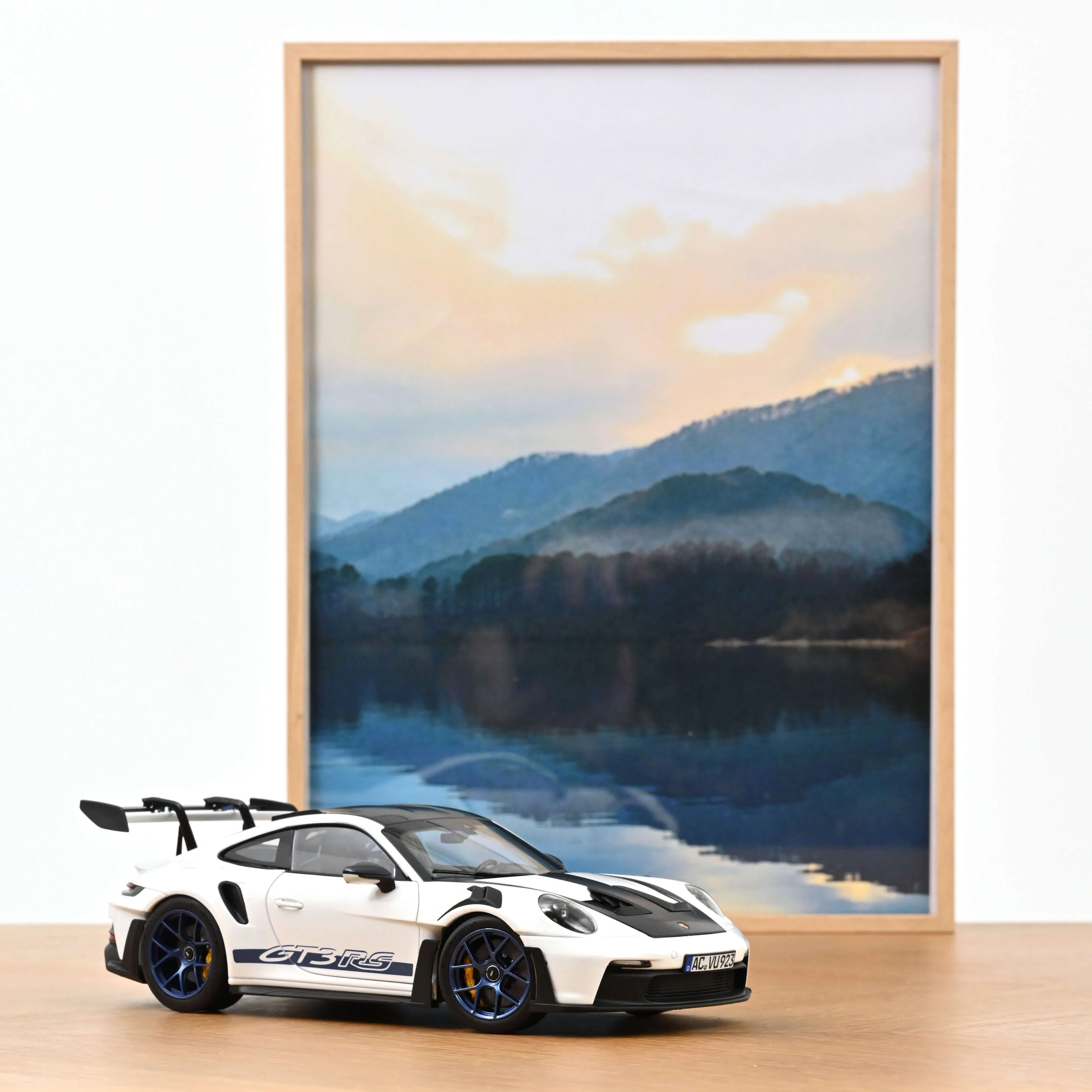 911 GT3 RS w/Weissach Pack 2022 White/Indigoblue