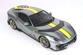 Ferrari 812 Competizione *Signature Series*, grigio coburn/yellow stripe