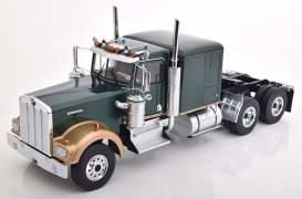 W900, dark green metallic with gold