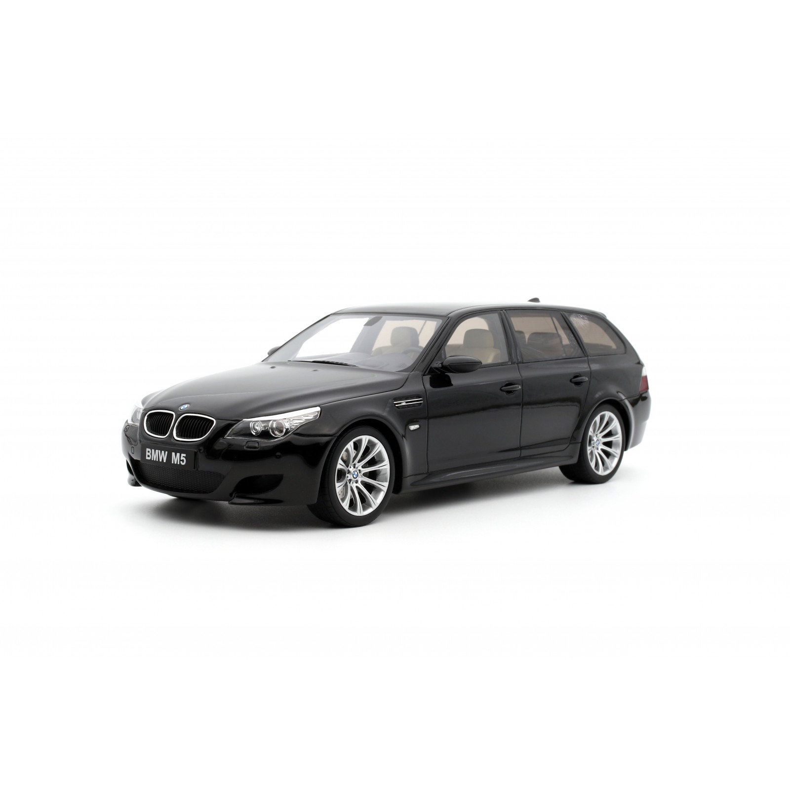 E61 M5 Black Saphire Metallic 475