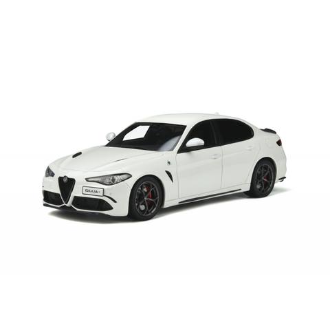 Giulia Quadrifoglio White trofeo